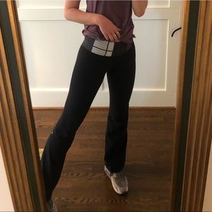 LULULEMON REVERSIBLE GROOVE PANT SZ 2